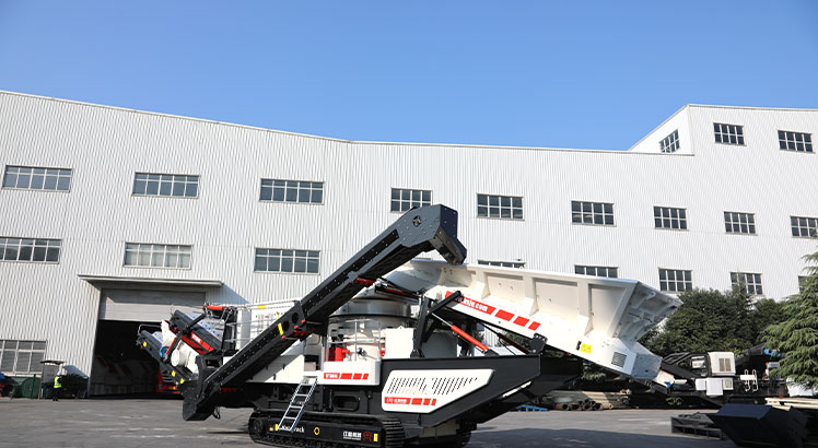 移動(dòng)破碎機(jī)性能怎么樣，有沒有移動(dòng)破碎石子現(xiàn)場(chǎng)視頻可看？