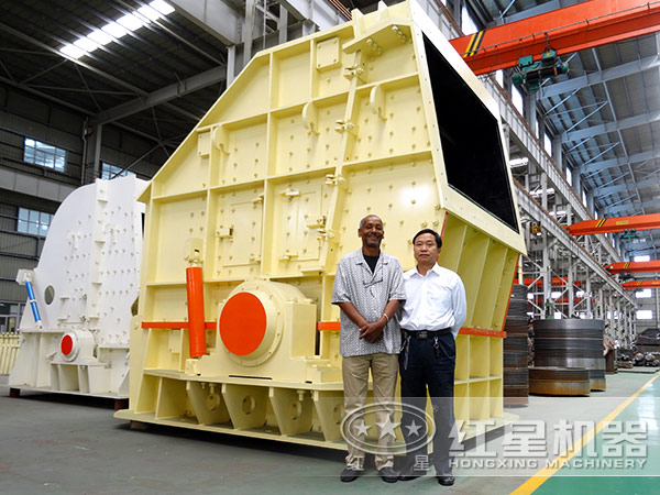 反擊式破碎機(jī)廠區(qū) 反擊式破碎機(jī)廠區(qū)