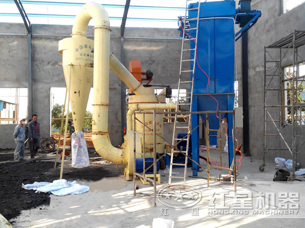 雷蒙磨粉機現(xiàn)場