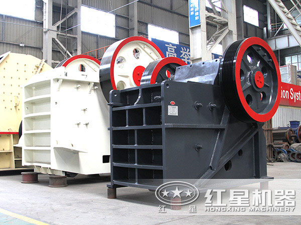 煤矸石顎式破碎機實拍