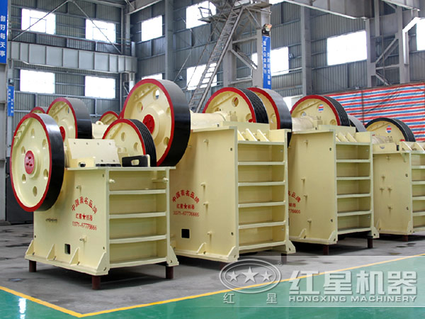 煤矸石顎式破碎機實拍