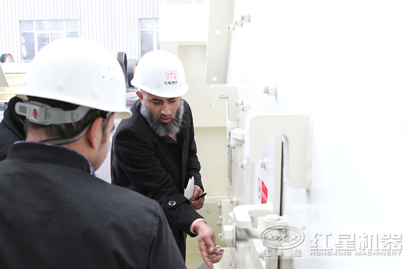 反擊式粉碎機(jī)各型號(hào) 反擊式粉碎機(jī)各型號(hào)