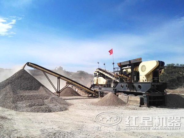 車載式移動(dòng)破碎機(jī)生產(chǎn)現(xiàn)場(chǎng)