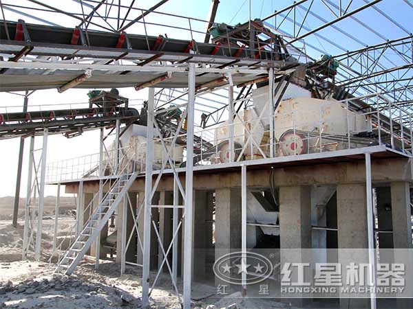 白云石破碎設備生產現場之反擊破實拍