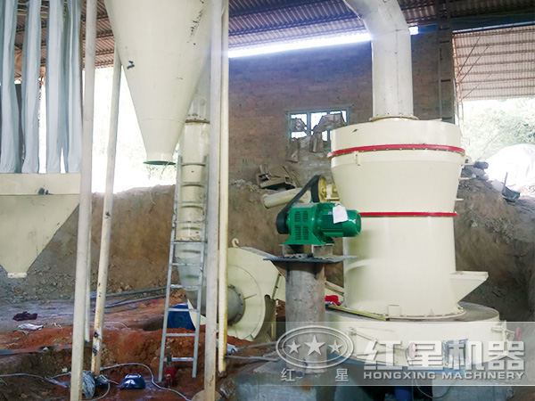 霞石磨粉機(jī)生產(chǎn)現(xiàn)場(chǎng)