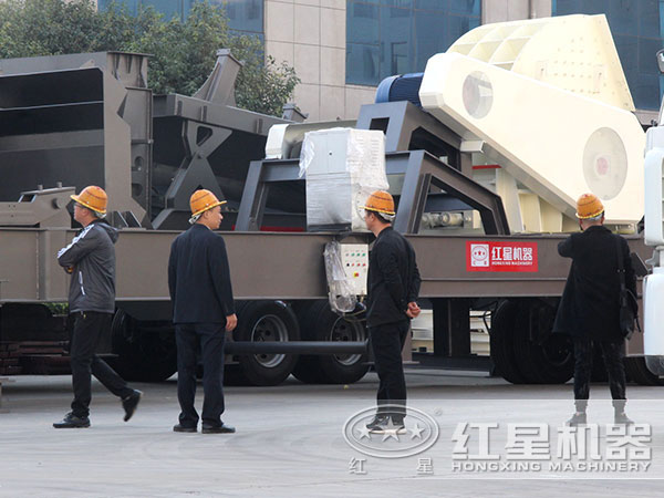 移動式建筑垃圾處理設備用戶參觀廠區實拍