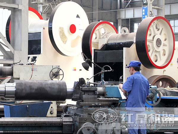 紅星方沸石破碎機設備身材干旱車間實拍