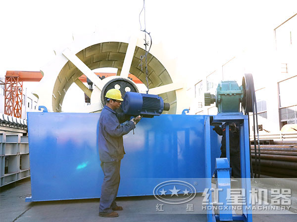 紅星洗砂機技術人員檢查設備現場
