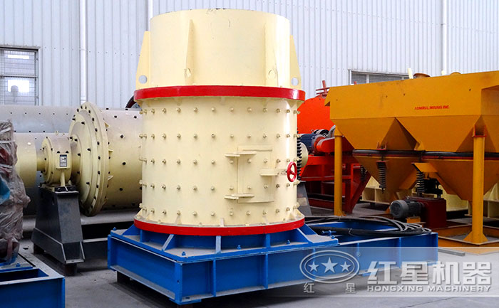 玄武巖復(fù)合式破碎機(jī)實(shí)拍