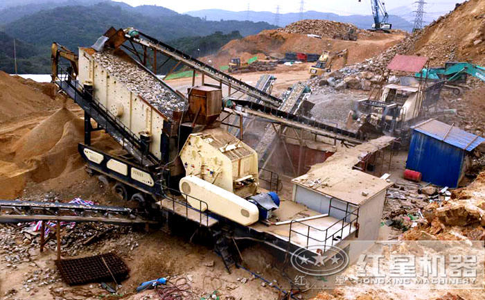 新型車載移動破碎站設(shè)備生產(chǎn)現(xiàn)場