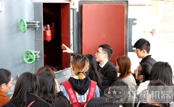 用戶參觀紅星磨粉機廠區(qū)