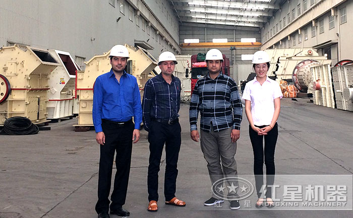 用戶參觀機制砂細碎機設備廠區留念