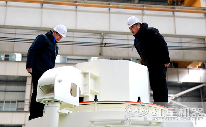 來廠客戶近距離參觀機(jī)器