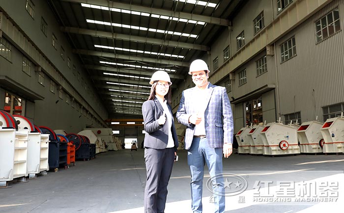 用戶考察PE-900*1200破碎機設備廠區(qū)