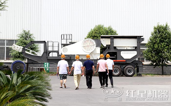 紅星移動(dòng)混凝土粉碎機(jī)械廠區(qū)
