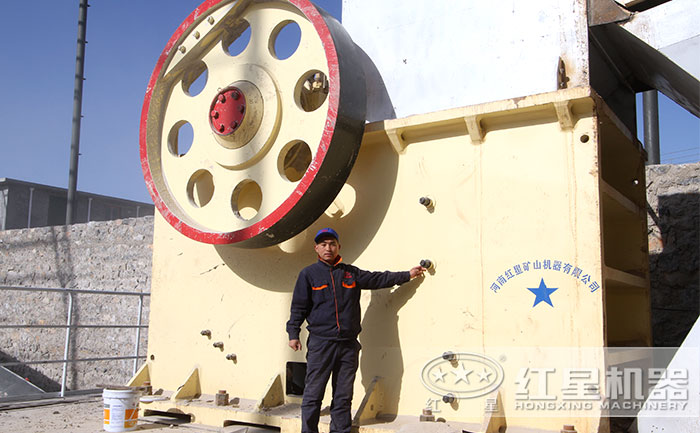大型固定碎石機(jī)之顎式碎石機(jī)