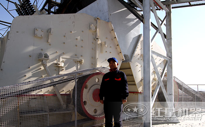 大型固定碎石機(jī)之反擊式碎石機(jī)