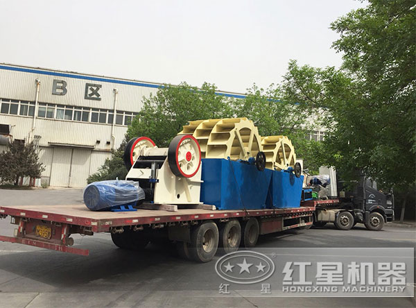 伊利石洗砂機(jī)發(fā)貨現(xiàn)場