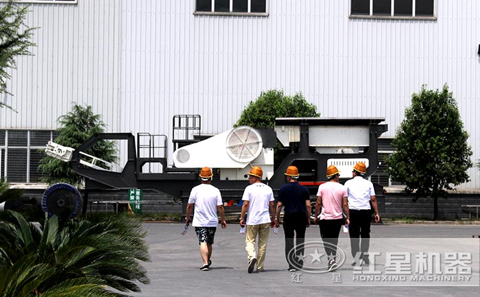 半掛車型破碎機用戶來廠參觀