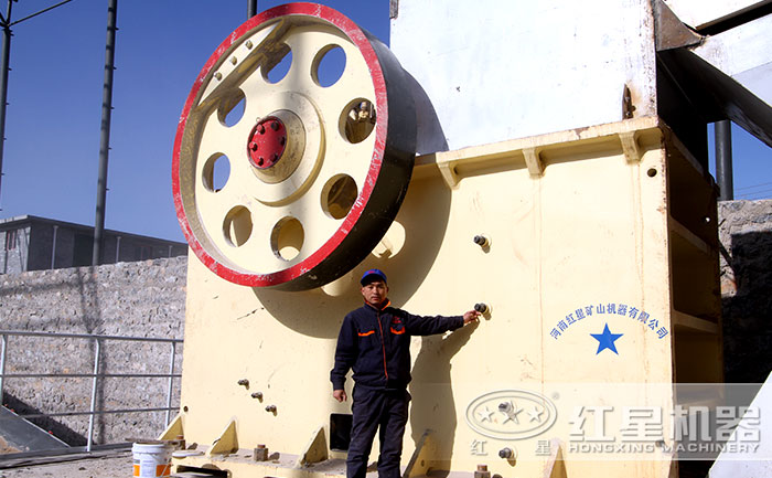 PE-900×1060顎式破碎機