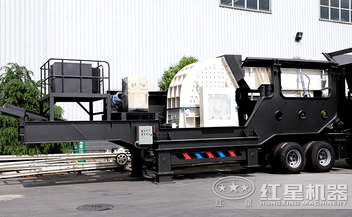 紅星移動重錘式破碎機設(shè)備廠區(qū)成品展示