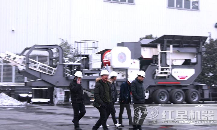 建筑垃圾移動(dòng)破碎站設(shè)備參觀廠區(qū)