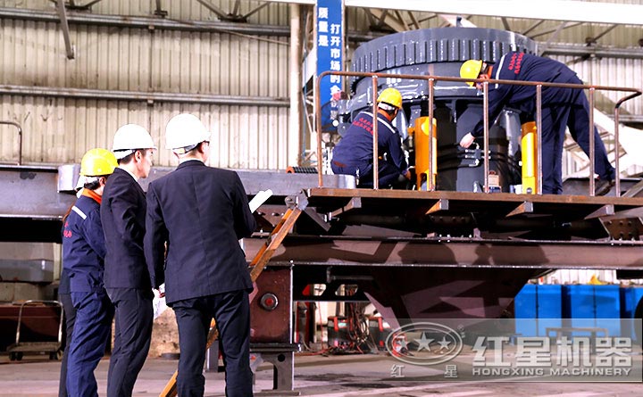 紅星車(chē)載式打砂機(jī)設(shè)備廠區(qū)一角