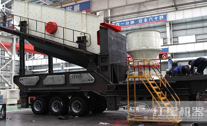 移動單缸圓錐破碎機定制現(xiàn)場