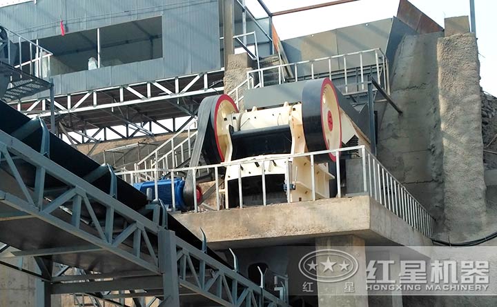 圖為紅星PE-1500×1800液壓顎破機現場