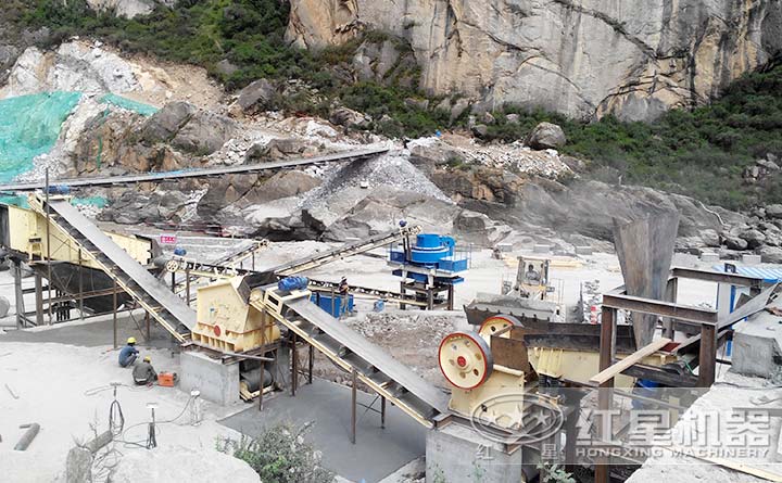 河卵石制砂機工作現場