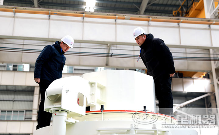 用戶查看紅星制砂機破碎腔