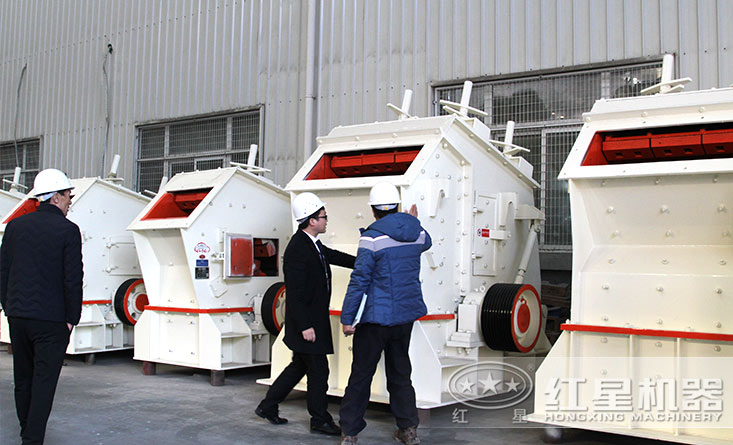 技術(shù)經(jīng)理為客戶推薦適合的反擊破碎機(jī)設(shè)備型號(hào)