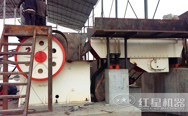 pe-500x750顎式破碎機(jī)現(xiàn)場