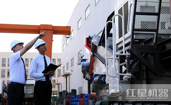 紅星工程師檢查每一處細節