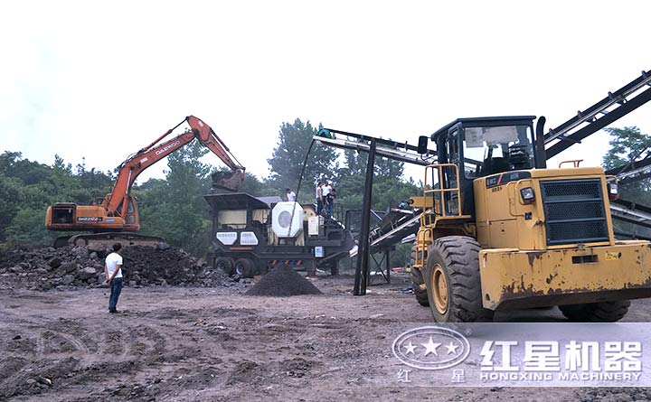 紅星移動破碎機客戶現(xiàn)場