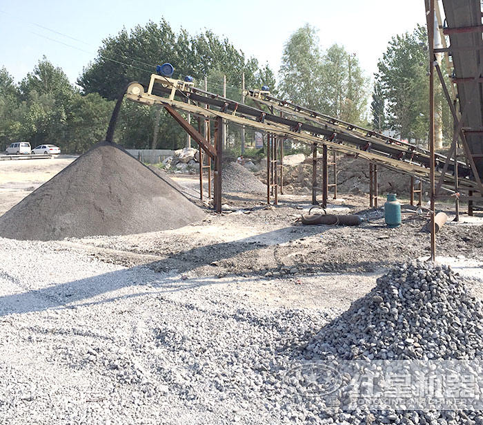 石料加工設(shè)備現(xiàn)場(chǎng)