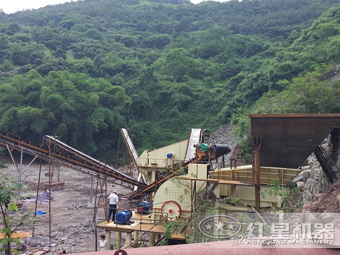錘式制砂機現場