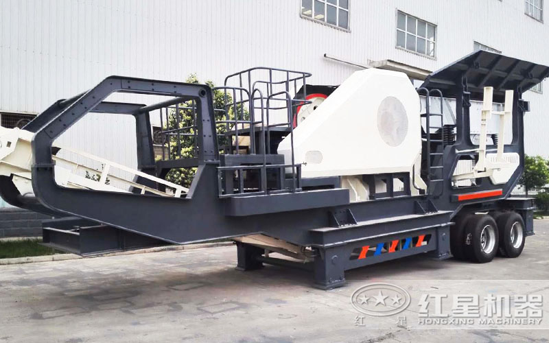 搭配鄂破和輪胎式車(chē)架的移動(dòng)式破碎機(jī)