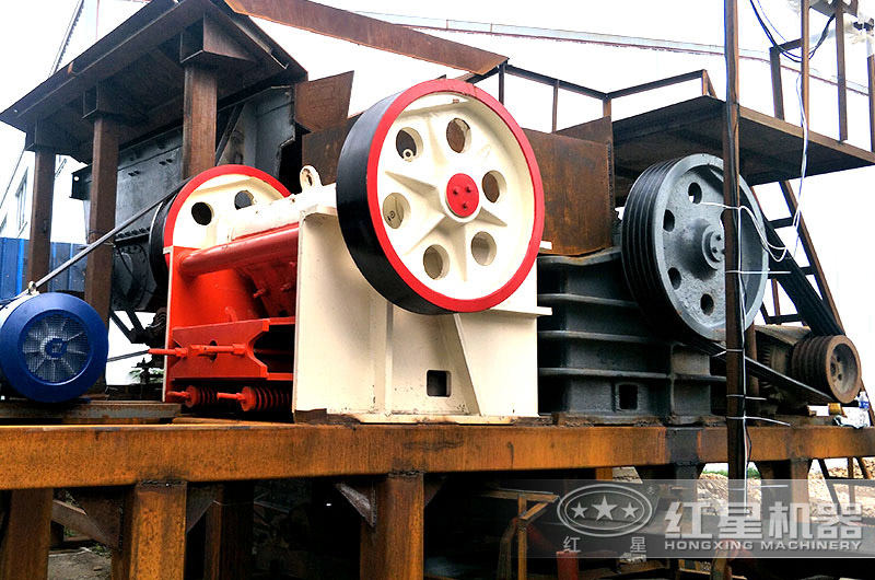 顎式破碎機(jī)現(xiàn)場(chǎng)圖