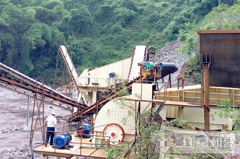 錘式破碎機(jī)生產(chǎn)現(xiàn)場圖