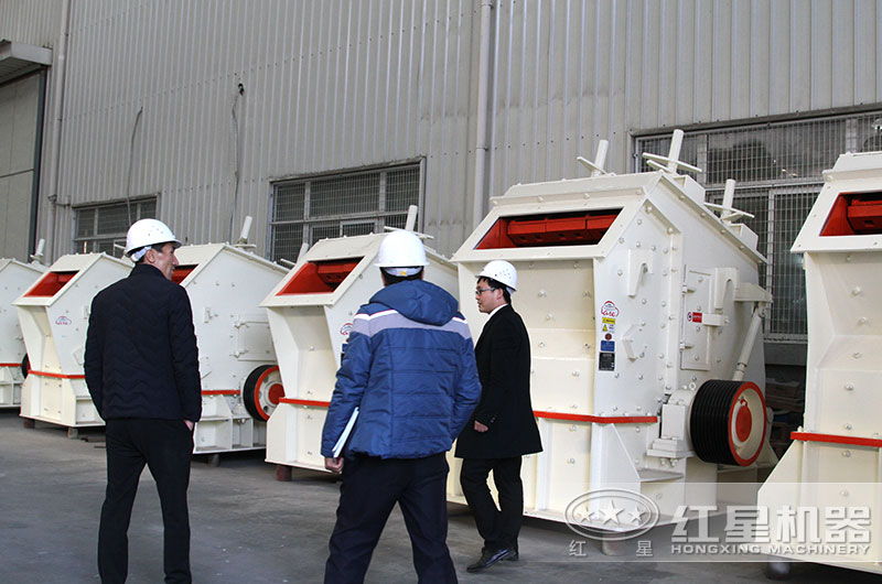 客戶到廠區參觀考察砂石料加工設備