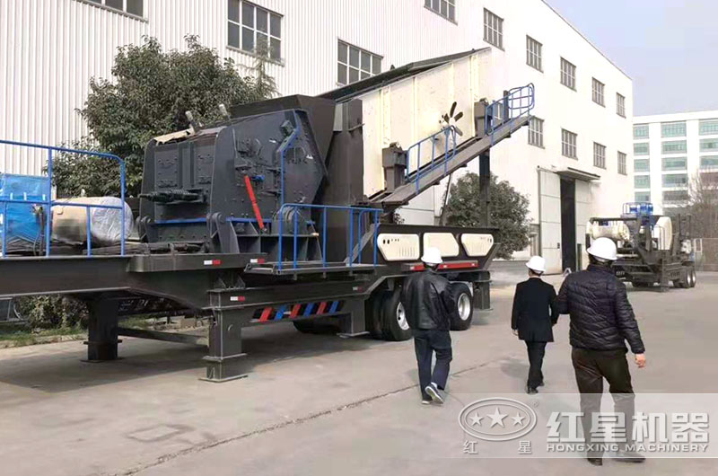 客戶(hù)到廠(chǎng)區(qū)參觀(guān)考察建筑垃圾處理設(shè)備