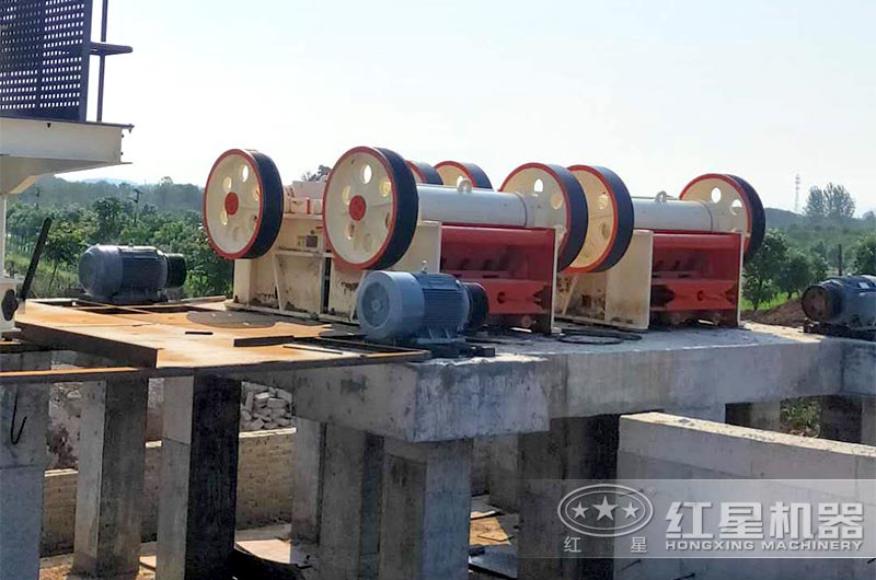 安徽石英石破碎現(xiàn)場