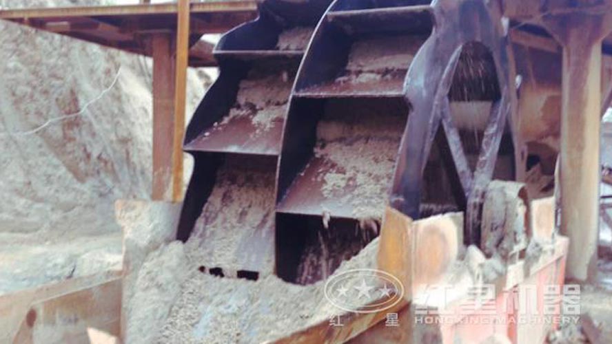 簡單洗砂視頻,水洗沙機器還是要用輪斗洗砂機,方便、干凈